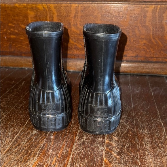 UGG Black Rain & Snow Boots with Glossy Finish - Picture 5 of 6